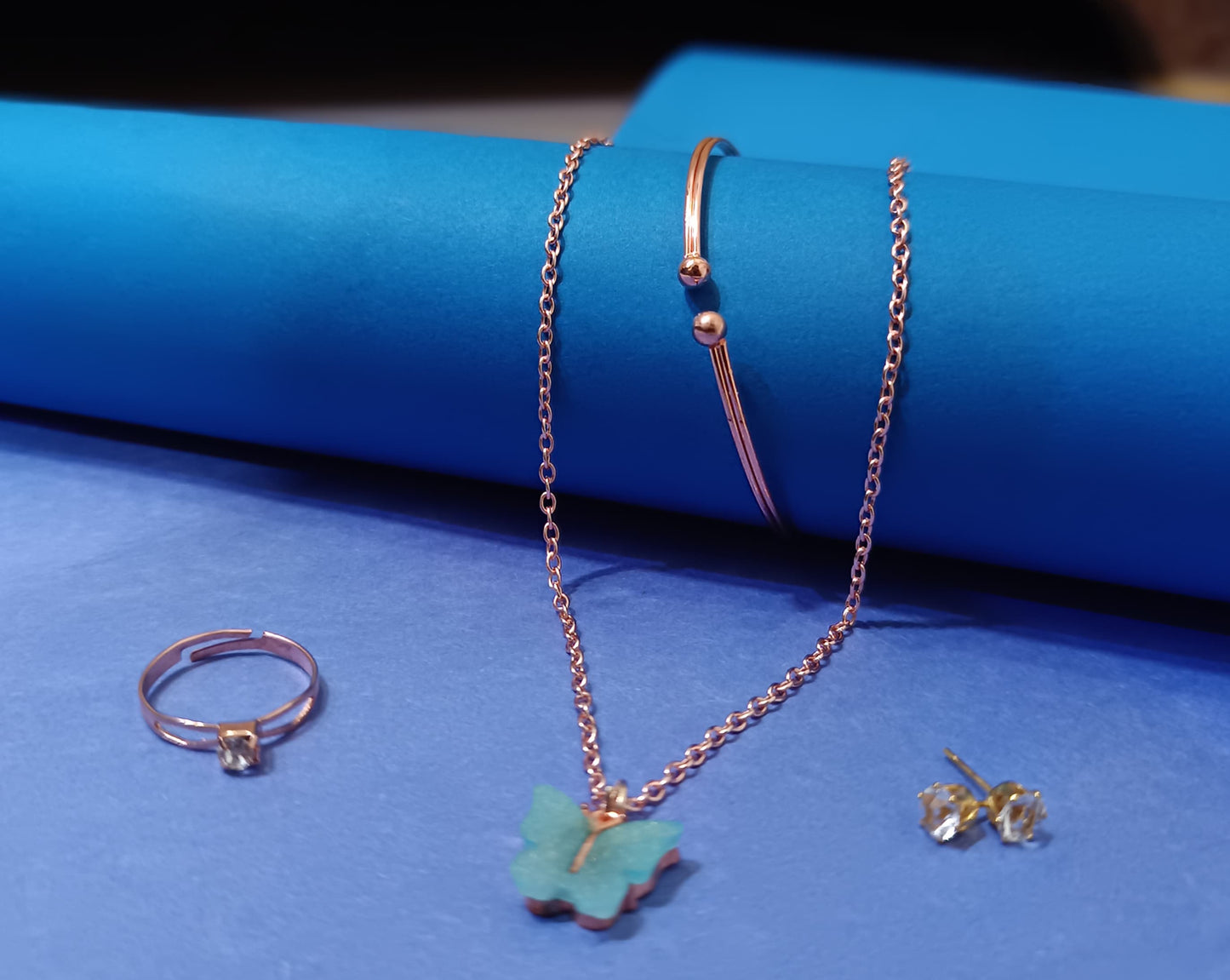 Rosegold Radiance – 4-in-1 Elegant Jewellery Set